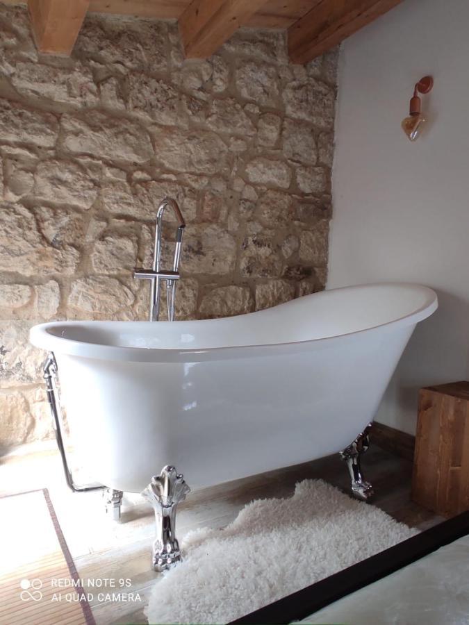 La Casa Del Poeta , Un Romantico Chalet Da Mille E Una Notte 佩特拉利亚索普拉纳 外观 照片
