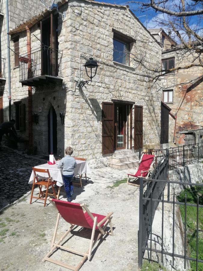 La Casa Del Poeta , Un Romantico Chalet Da Mille E Una Notte 佩特拉利亚索普拉纳 外观 照片